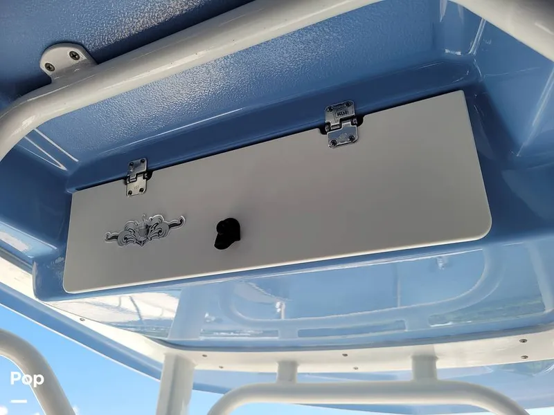 Slide: The Image of Robalo R242 Explorer 2022 - 13922122