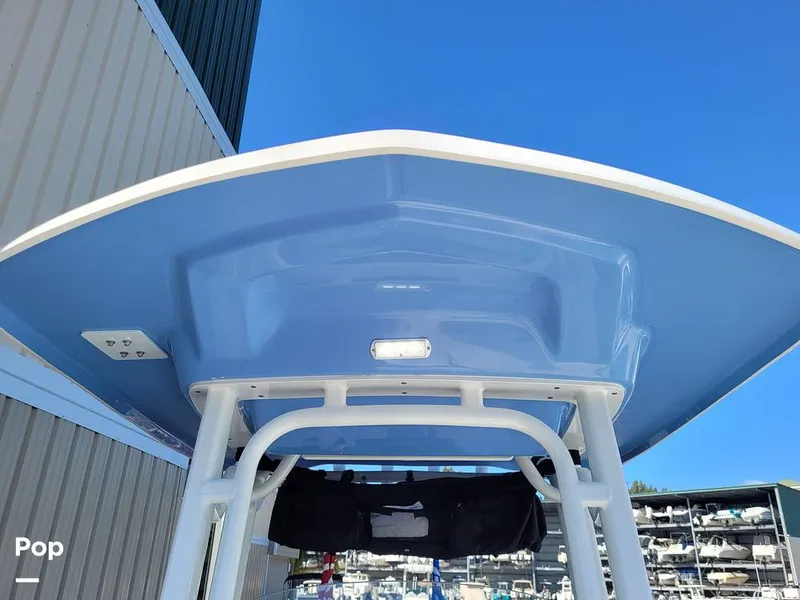 Slide: The Image of Robalo R242 Explorer 2022 - 13920644