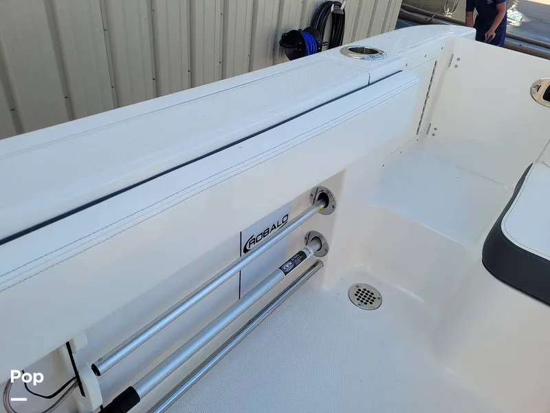 Slide: The Image of Robalo R242 Explorer 2022 - 13922124