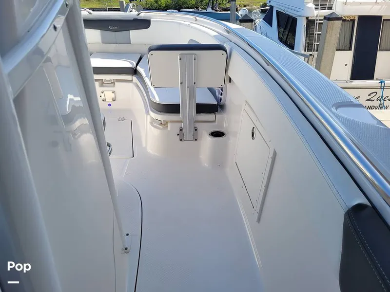 Slide: The Image of Robalo R242 Explorer 2022 - 13922127