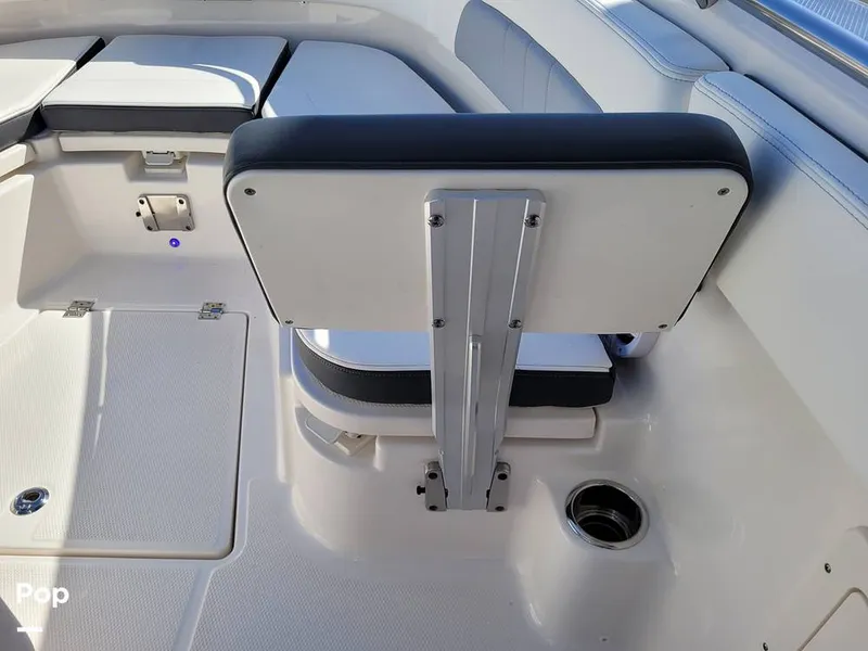 Slide: The Image of Robalo R242 Explorer 2022 - 13922131