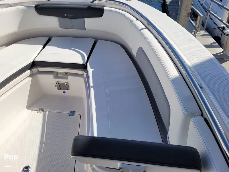 Slide: The Image of Robalo R242 Explorer 2022 - 13922132