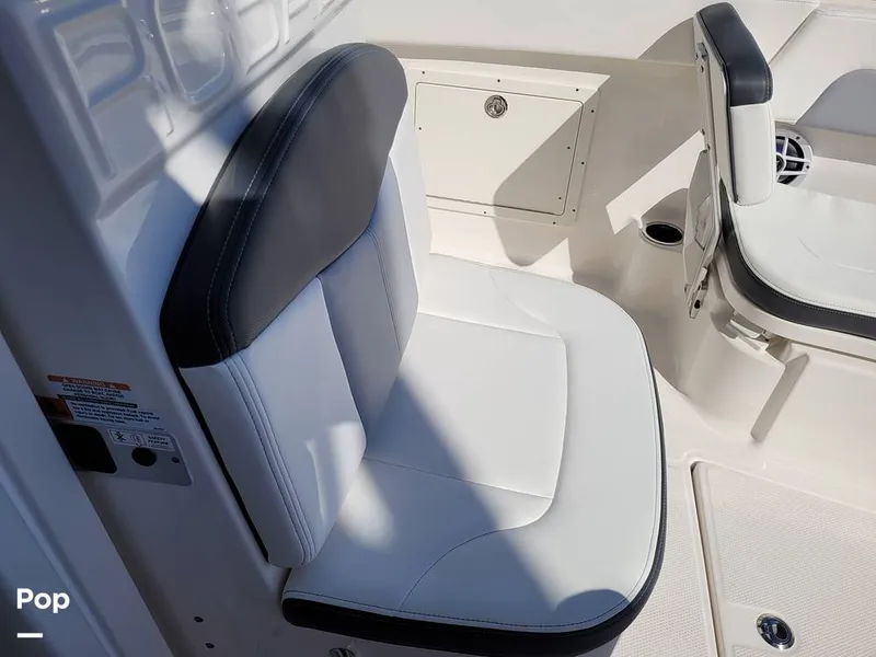 Slide: The Image of Robalo R242 Explorer 2022 - 13922134