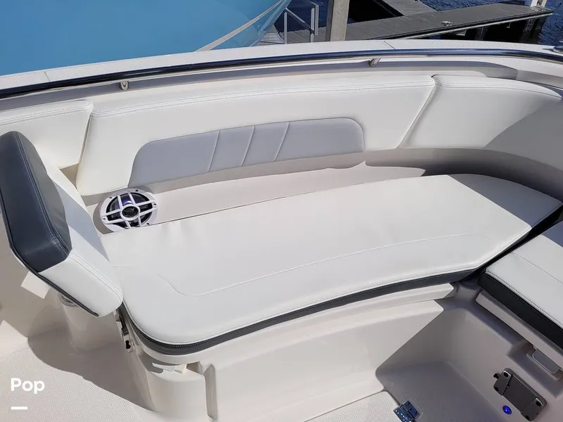 Slide: The Image of Robalo R242 Explorer 2022 - 13922138