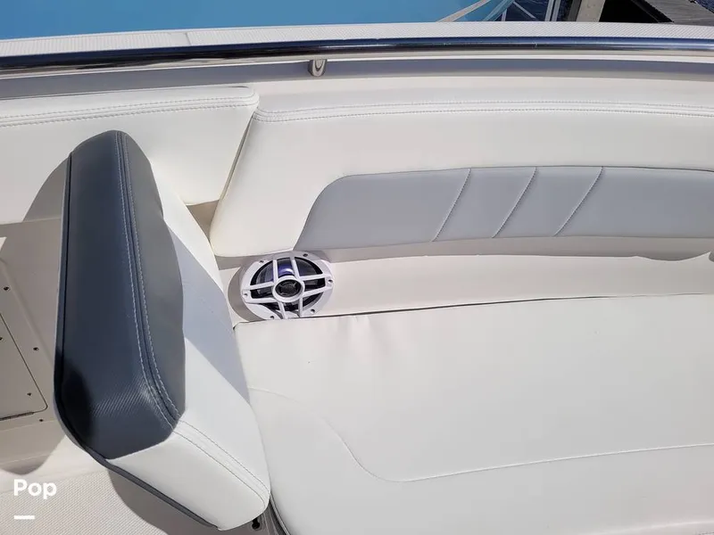 Slide: The Image of Robalo R242 Explorer 2022 - 13922139