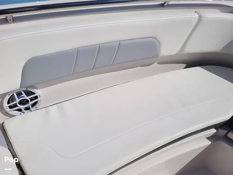 Slide: The Image of Robalo R242 Explorer 2022 - 13922140