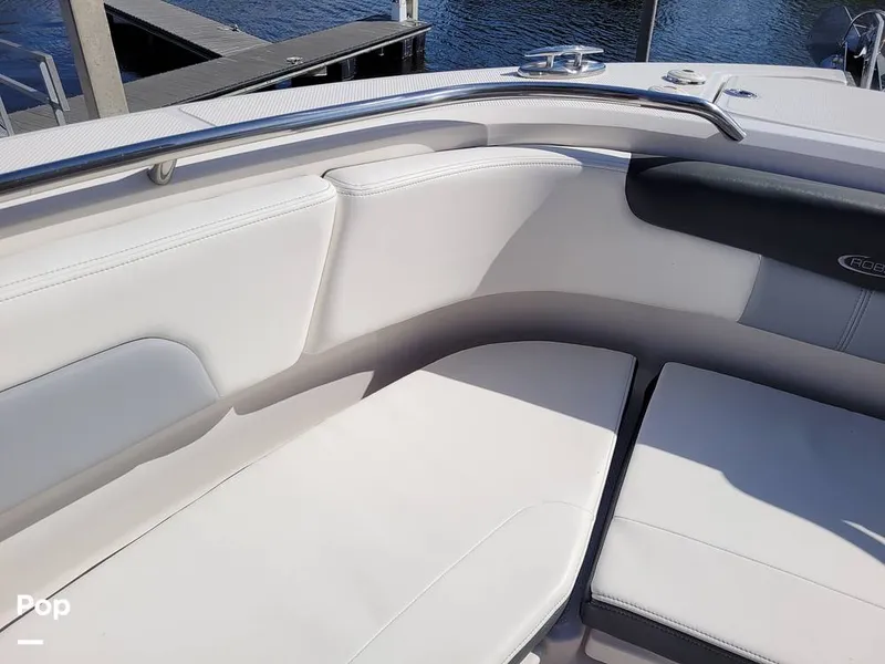 Slide: The Image of Robalo R242 Explorer 2022 - 13922141