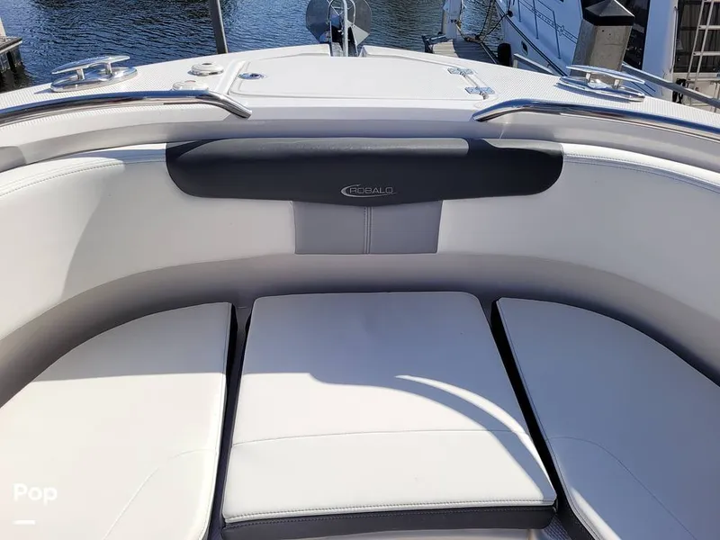 Slide: The Image of Robalo R242 Explorer 2022 - 13922142