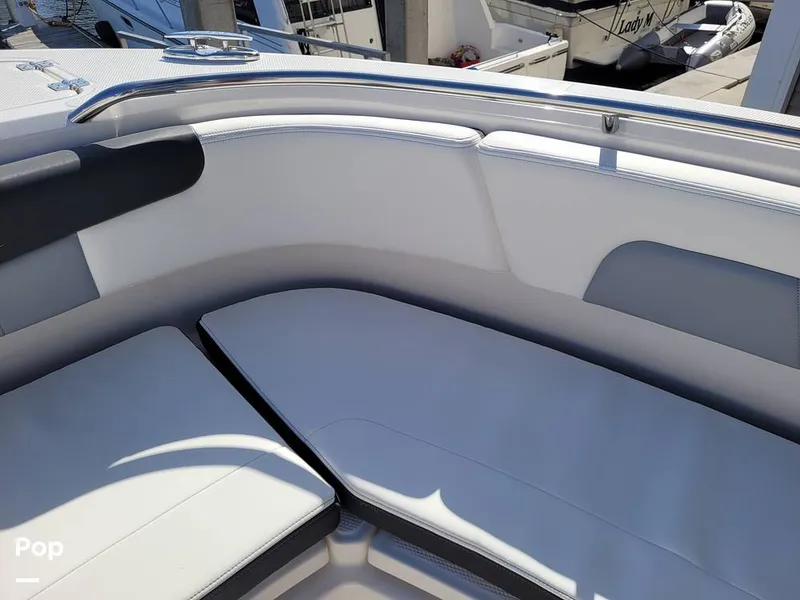 Slide: The Image of Robalo R242 Explorer 2022 - 13922143