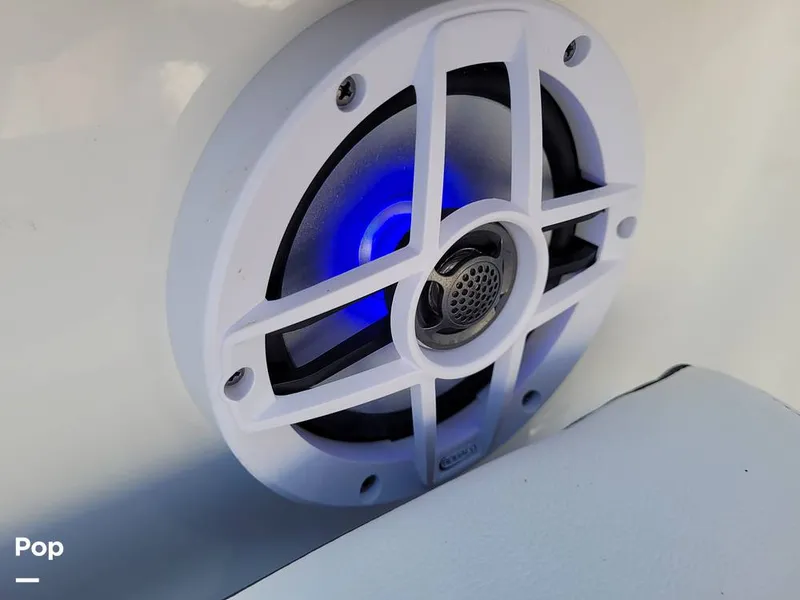 Slide: The Image of Robalo R242 Explorer 2022 - 13922146