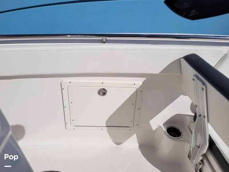 Slide: The Image of Robalo R242 Explorer 2022 - 13922153