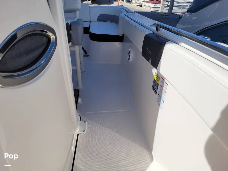 Slide: The Image of Robalo R242 Explorer 2022 - 13922155