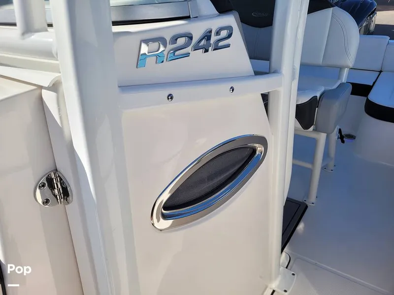 Slide: The Image of Robalo R242 Explorer 2022 - 13922156