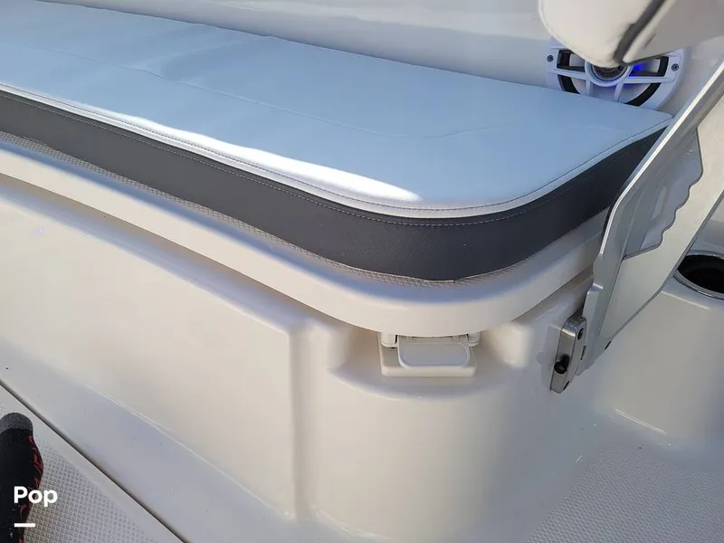 Slide: The Image of Robalo R242 Explorer 2022 - 13922164