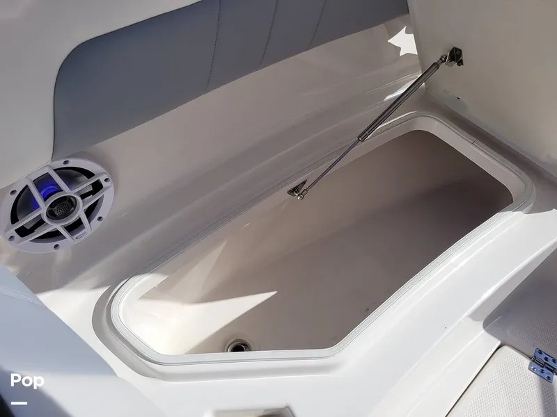Slide: The Image of Robalo R242 Explorer 2022 - 13922167
