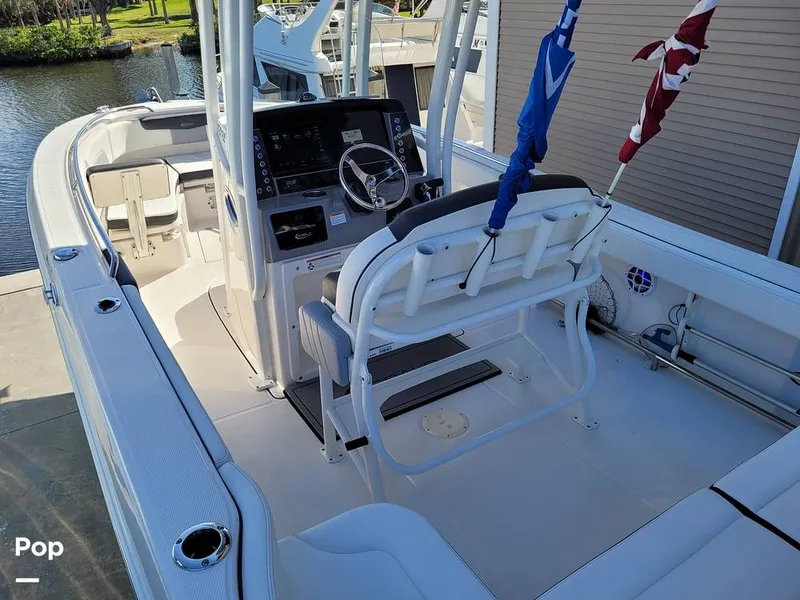 Slide: The Image of Robalo R242 Explorer 2022 - 13922168