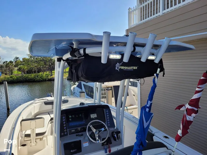 Slide: The Image of Robalo R242 Explorer 2022 - 13922169