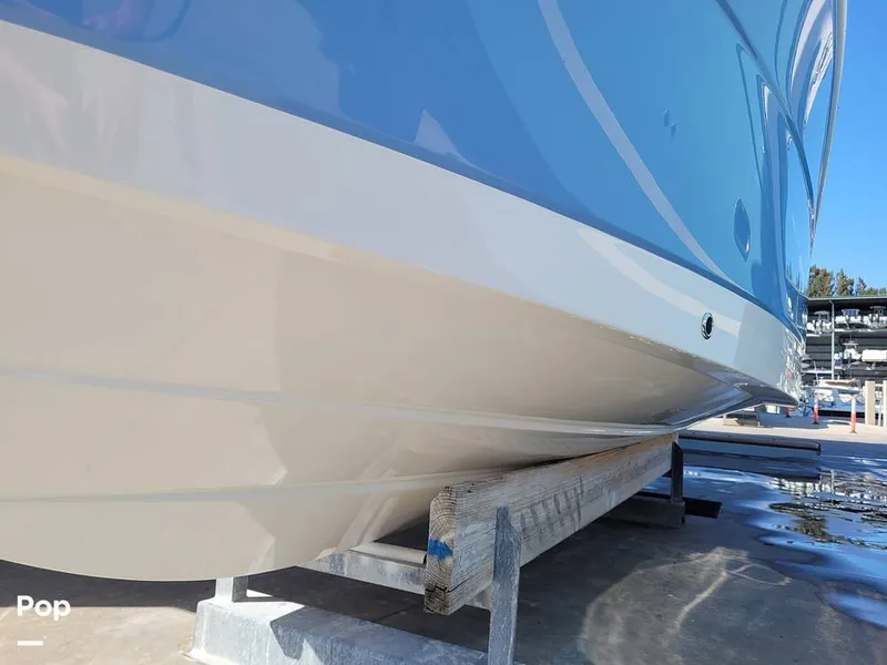 Slide: The Image of Robalo R242 Explorer 2022 - 13920629