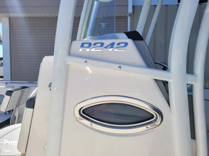 Slide: The Image of Robalo R242 Explorer 2022 - 13920635