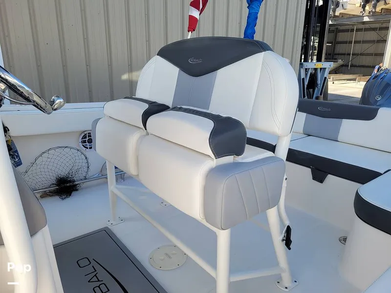 Slide: The Image of Robalo R242 Explorer 2022 - 13920638
