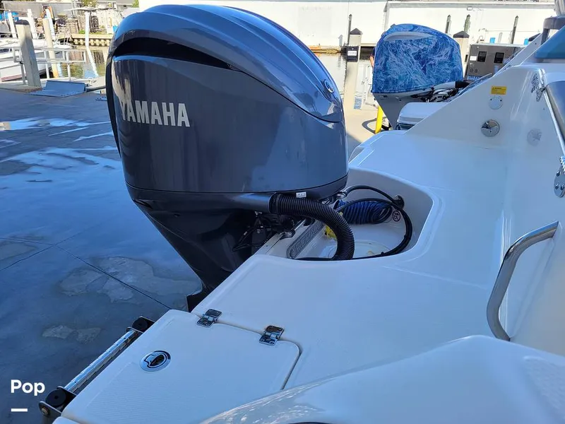 Slide: The Image of Robalo R242 Explorer 2022 - 13920647