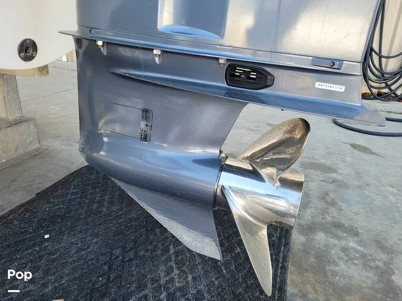 Slide: The Image of Robalo R242 Explorer 2022 - 13920652