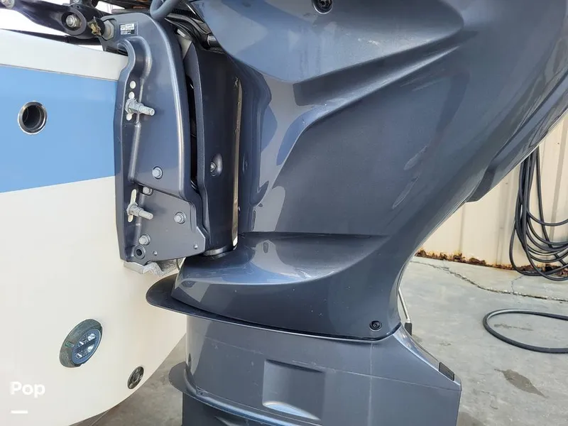 Slide: The Image of Robalo R242 Explorer 2022 - 13920653
