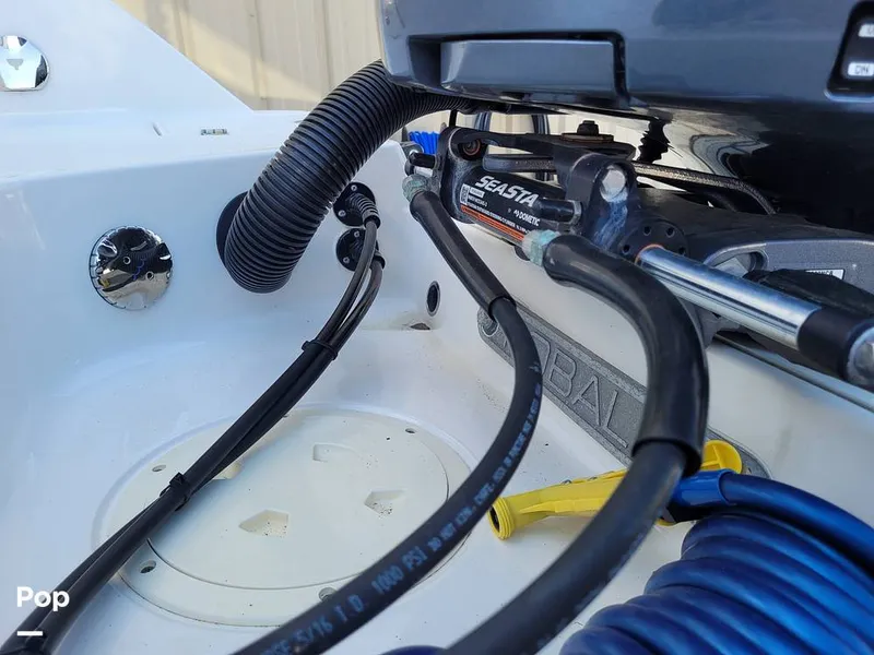 Slide: The Image of Robalo R242 Explorer 2022 - 13920657