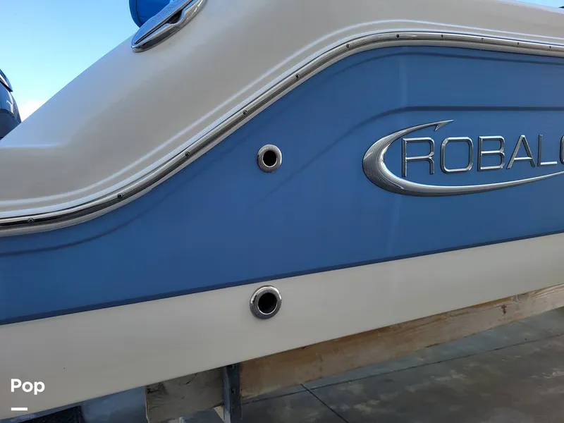 Slide: The Image of Robalo R242 Explorer 2022 - 13920659