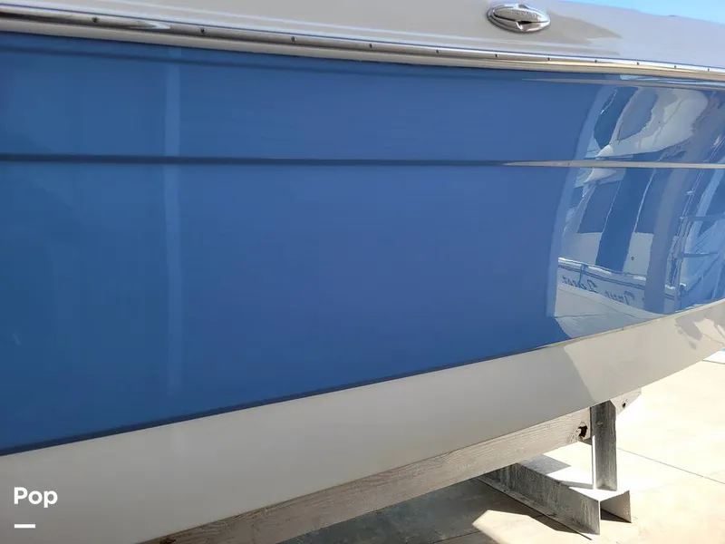 Slide: The Image of Robalo R242 Explorer 2022 - 13920661