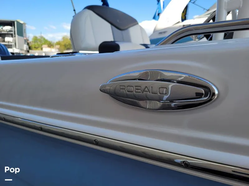 Slide: The Image of Robalo R242 Explorer 2022 - 13920663