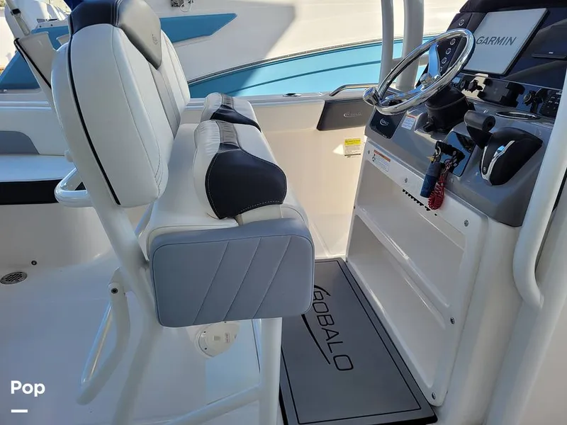 Slide: The Image of Robalo R242 Explorer 2022 - 13920669
