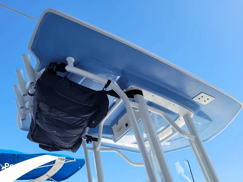 Slide: The Image of Robalo R242 Explorer 2022 - 13920671
