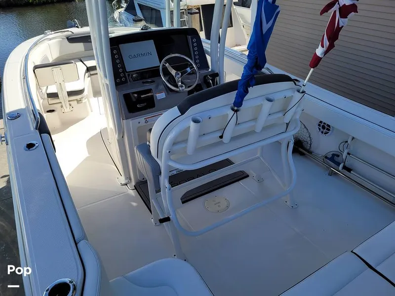 Slide: The Image of Robalo R242 Explorer 2022 - 13922078