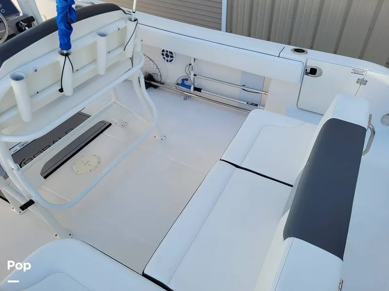 Slide: The Image of Robalo R242 Explorer 2022 - 13922080