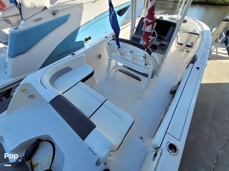 Slide: The Image of Robalo R242 Explorer 2022 - 13922081