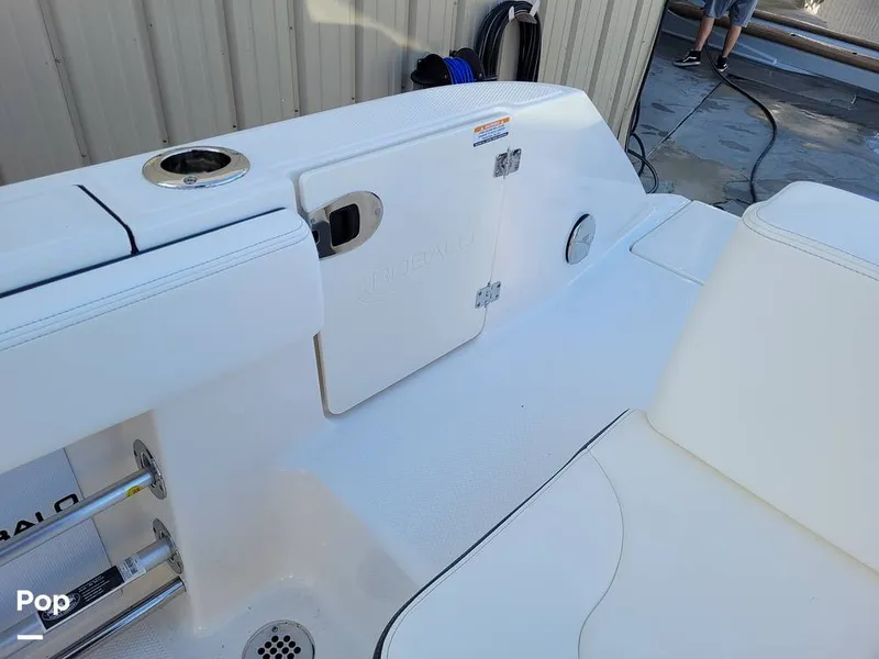 Slide: The Image of Robalo R242 Explorer 2022 - 13922082