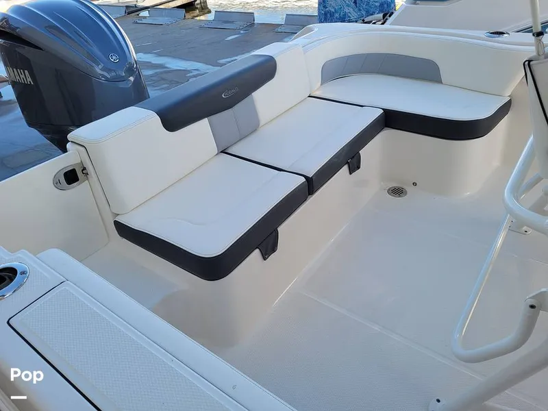Slide: The Image of Robalo R242 Explorer 2022 - 13922086