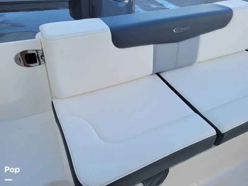 Slide: The Image of Robalo R242 Explorer 2022 - 13922087