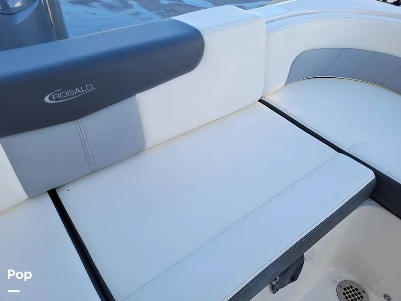 Slide: The Image of Robalo R242 Explorer 2022 - 13922088
