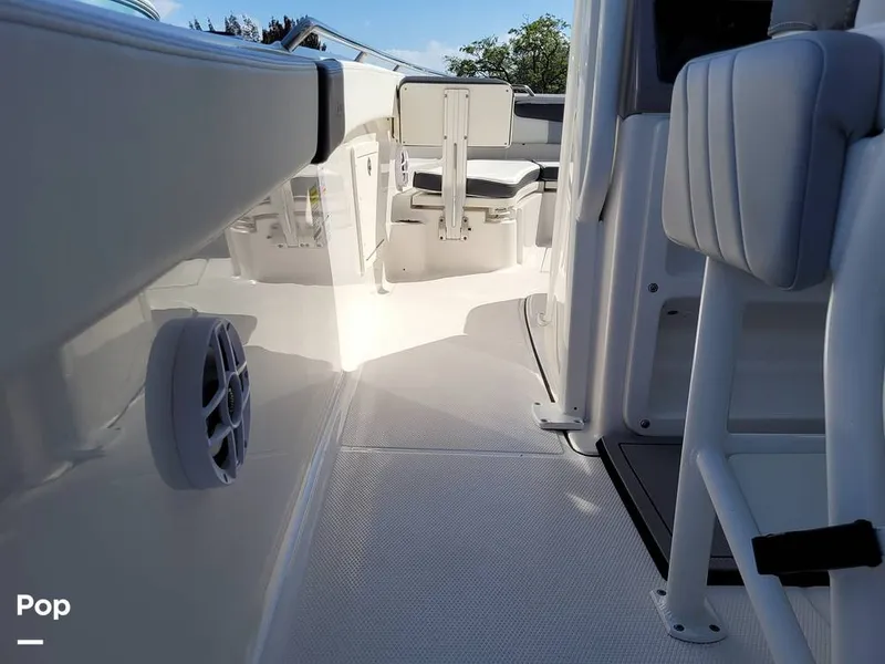 Slide: The Image of Robalo R242 Explorer 2022 - 13922092