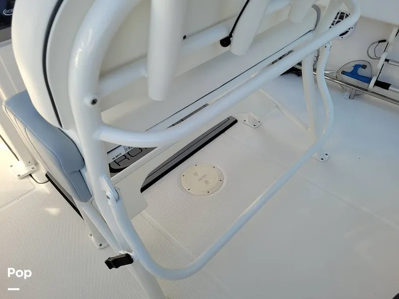 Slide: The Image of Robalo R242 Explorer 2022 - 13922093