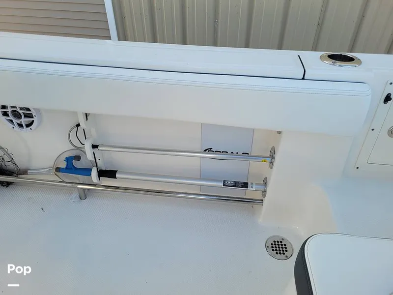 Slide: The Image of Robalo R242 Explorer 2022 - 13922094