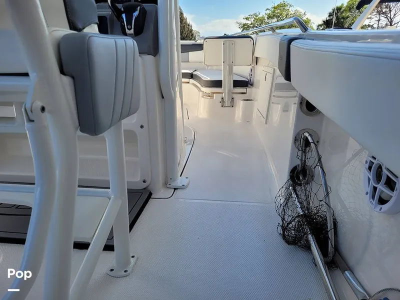 Slide: The Image of Robalo R242 Explorer 2022 - 13922096