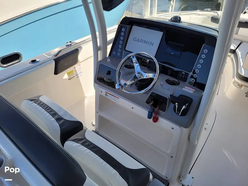 Slide: The Image of Robalo R242 Explorer 2022 - 13922097