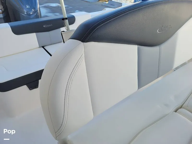 Slide: The Image of Robalo R242 Explorer 2022 - 13922100