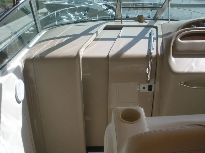 Slide: The Image of Interior of a 2000 Sea Ray Sundancer 310 yacht. - 15