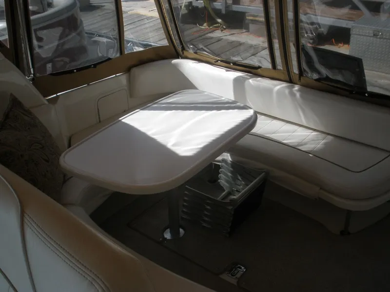 Slide: The Image of Interior of 2000 Sea Ray Sundancer 310 yacht. - 17