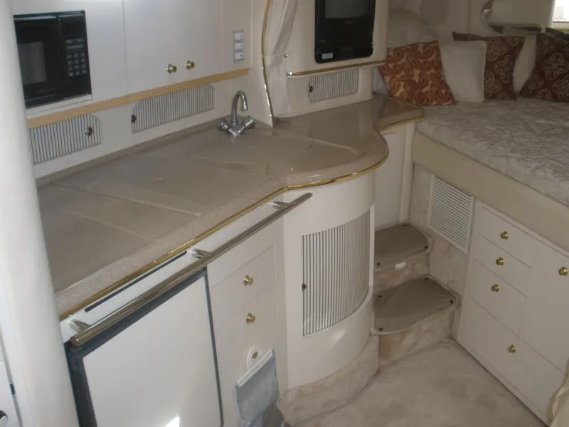 Slide: The Image of Interior of 2000 Sea Ray Sundancer 310 yacht. - 22
