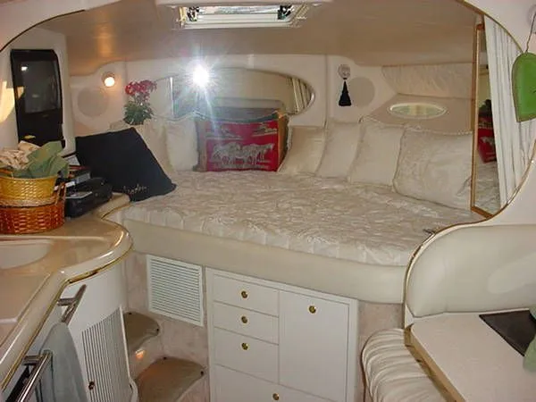 Slide: The Image of Interior of 2000 Sea Ray Sundancer 310 yacht cabin. - 5